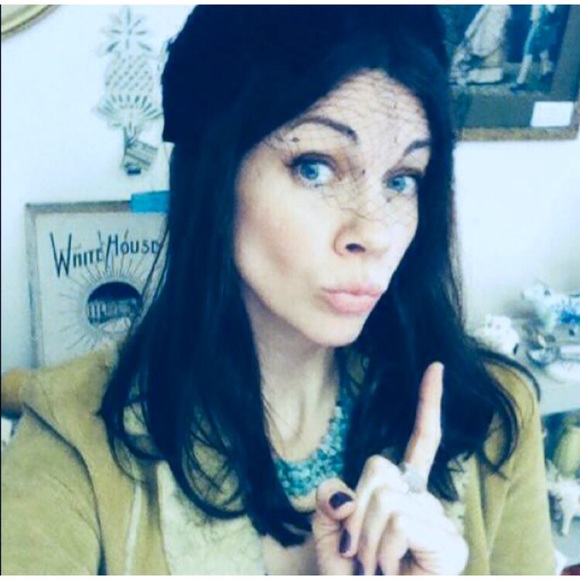 Meet your Posher - Picture 3 of 4